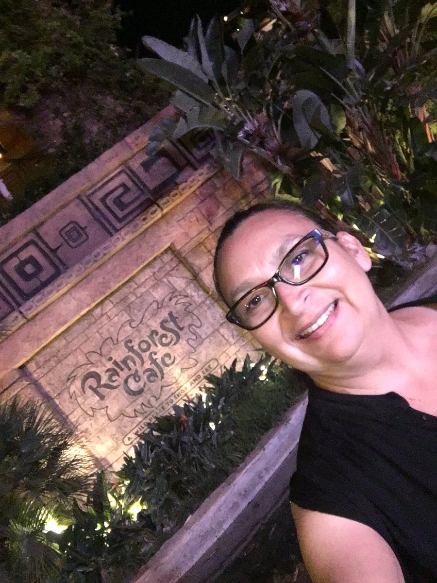nsoria65's tweet photo. #YASC2016 Scavenger Hunt -downtown Disney https://t.co/Q5M6MxcOpe