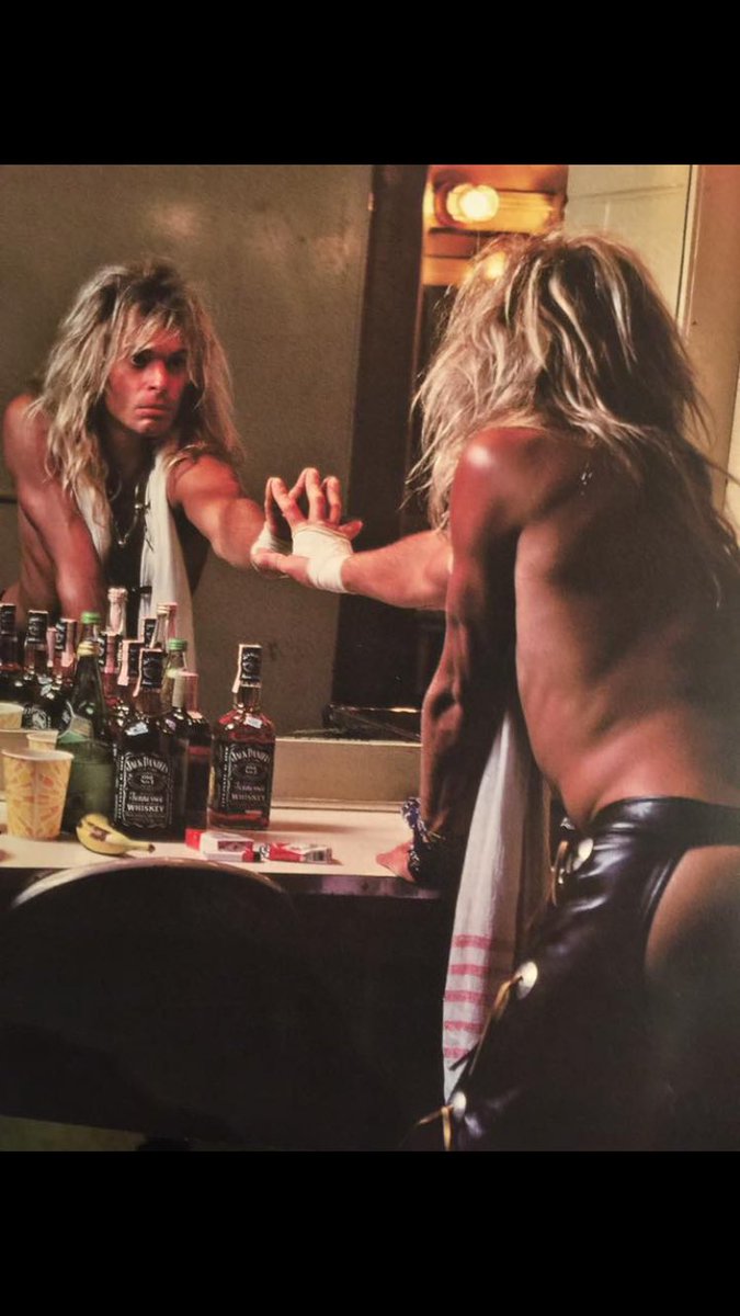 a pic of @hannaluvspurp getting ready for the show tonight with <a href="/thetoadies/">Toadies (Official)</a> at <a href="/BrewsterStreet/">Brewster Street</a>
