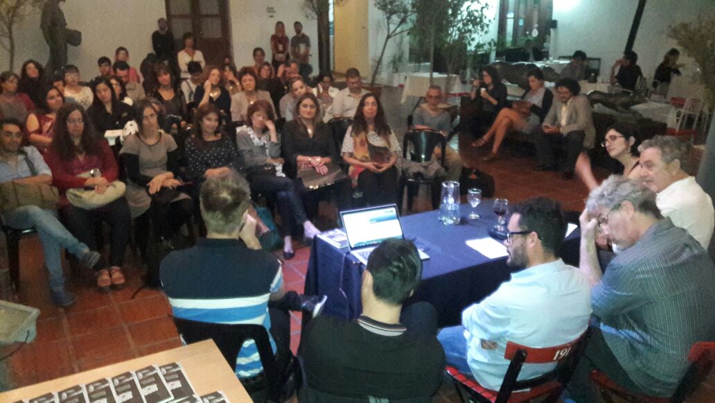 ferialibrocba's tweet photo. #Ahora en el Patio Menor del Cabildo "Maestros. Traiciones" de Roberto Videla @CulturaMuni #fdlcba https://t.co/TQMXxKgQkH