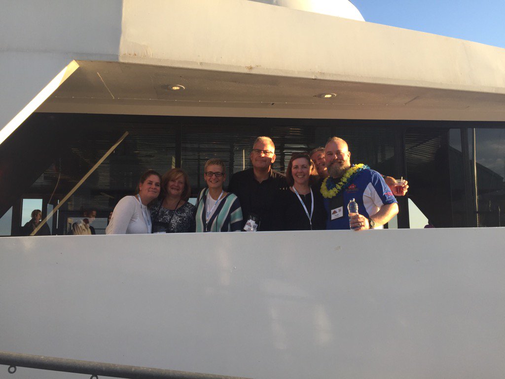 vdxworkshop2016's tweet photo. The committee on the cruise! And a friendly photobomb! #vdx2016 #toronto https://t.co/ANg7UnJ7jn
