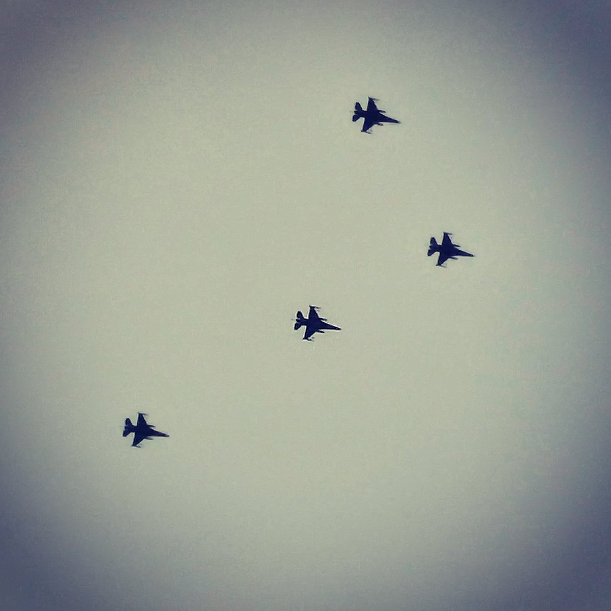KatieBug1112's tweet photo. Not gonna lie. This was really cool. Some fighter jets flying over my house a few times just now โค๐บ๐ธ #USAMF #Merica https://t.co/EHOI0kwxs5