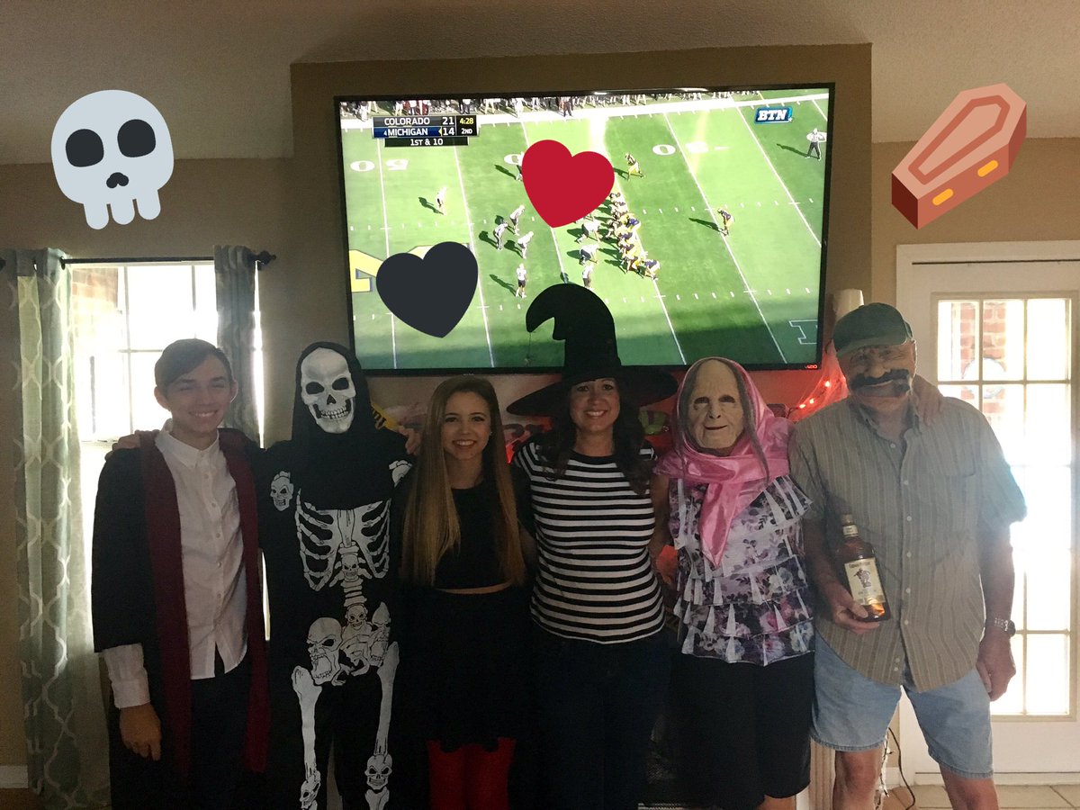 OliviaNoraC's tweet image. My dad just got deployed to Afghanistan, so this weekend we celebrated every holiday he's missing ☺️❤️