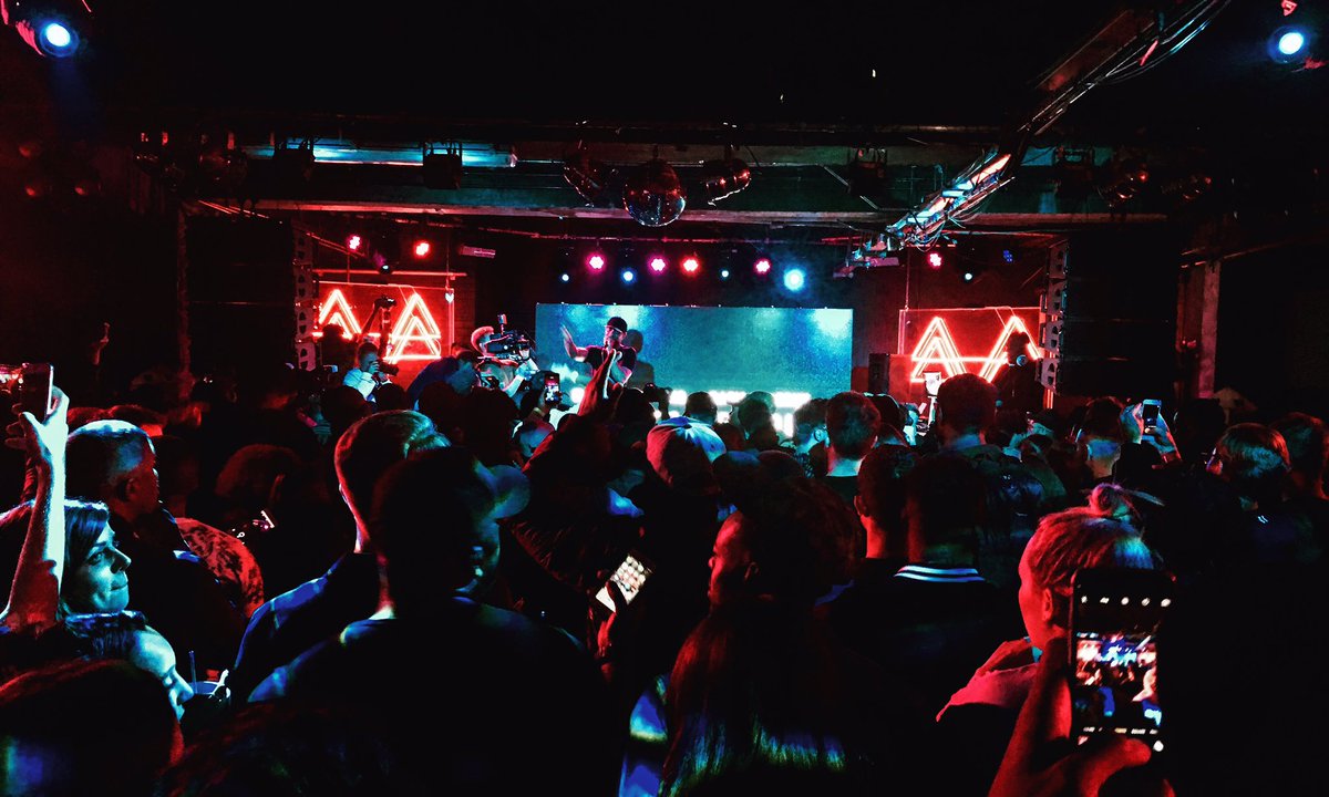 SlinkyIAm's tweet photo. Surprise!! 🔥🔥🔥 @officialgiggs #ASICSsecretGig #grime #uk #ldn https://t.co/UzMvXOiqbc