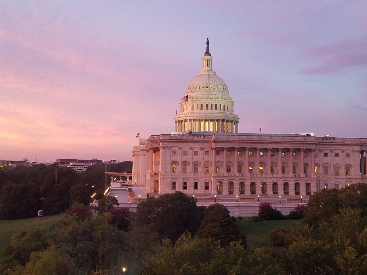 douglasrivlin's tweet photo. Despite all the ugliness inside, Capitol with no scaffolding at sunset is beautiful.   #dcproper https://t.co/jayl7Yb5zQ