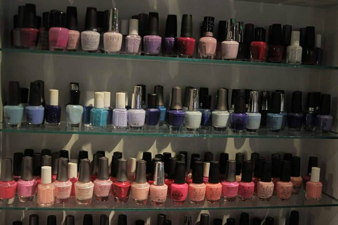 Cientos de colores para hacer lucir tus uñas espectaculares. ¡Visita <a href="/docksnaillounge/">Docks Nail Lounge</a> y compruébalo tu misma! #AcropolisCenter