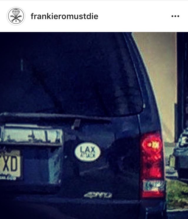frankiero_japan's tweet photo. 【F】落ち着いてリラックスでいることをどれほど大切にしてるかぴったり表すステッカーを見つけて、でもロスアンゼルス国際空港への攻撃をうっかり支援しとるかも?の時 #LAXAttack https://t.co/1Ic7QA5umK