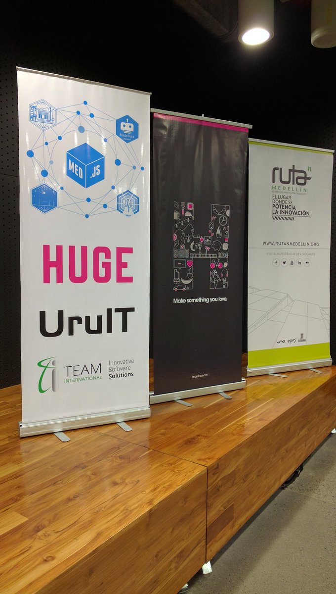 MedellinJS's tweet image. @wdospinal y @Ivan_Portilla Inician hablando de #FeatherJS y aquí nuestros patrocinadores @Ruta_N @hugeinc @UruIT @TEAM_Intl #JavaScript