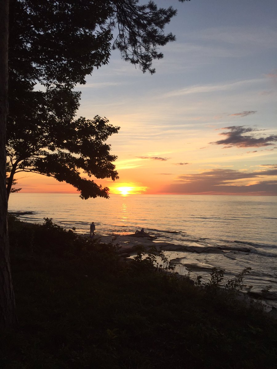 ZakJac_wx's tweet photo. The last sunset of Summer 2016. Fall begins tomorrow morning at 10:21 am EDT https://t.co/KSlabWBI3z