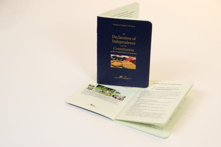 LensofLiberty1's tweet photo. Get a copy of the US Constitution & Declaration in modern English-FOR FREE. Order at https://t.co/t4o3f6Upfz. #lensofliberty #citizenship https://t.co/sCxk37mRwJ