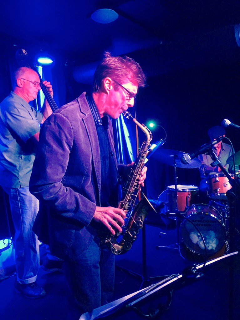 andrewsnotes's tweet photo. Thanks to all who came to @Foundry616 last night. A privilege to play with Steve Elphick & Hamish Stuart #foundry616 https://t.co/dJTZtQCMwq