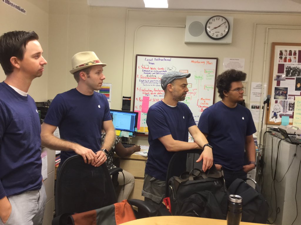 TheSVAway's tweet photo. Earlier this morning, APPLE supporters arrived early for today's rally
#TheSVAway #making8great #BronxEd https://t.co/8KnFl3Msoc