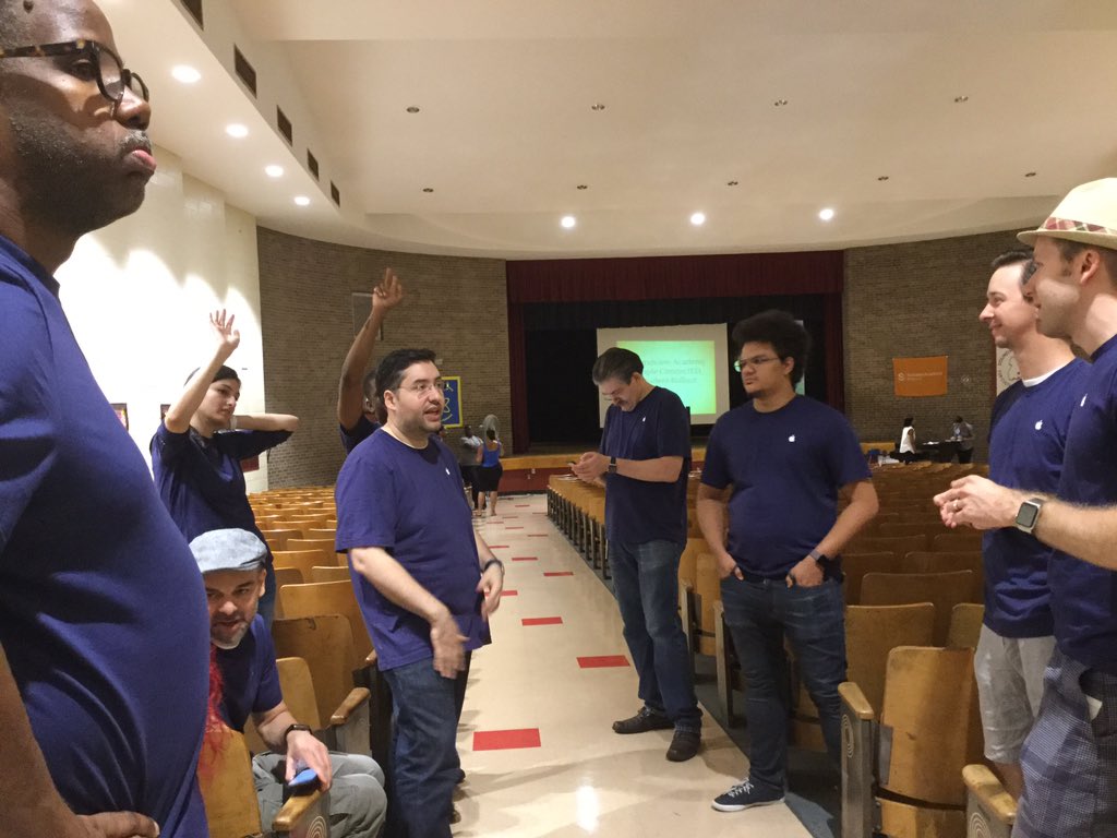 TheSVAway's tweet photo. Earlier this morning, APPLE supporters arrived early for today's rally
#TheSVAway #making8great #BronxEd https://t.co/8KnFl3Msoc