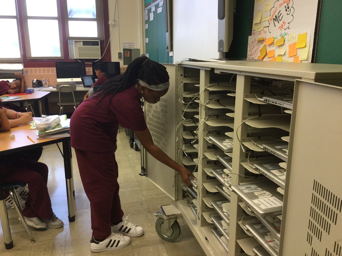 TheSVAway's tweet photo. Students enjoying classroom technology. It's only #TheSVAway cause we are #making8great with #BronxEd ucation! https://t.co/z36qDBFurO