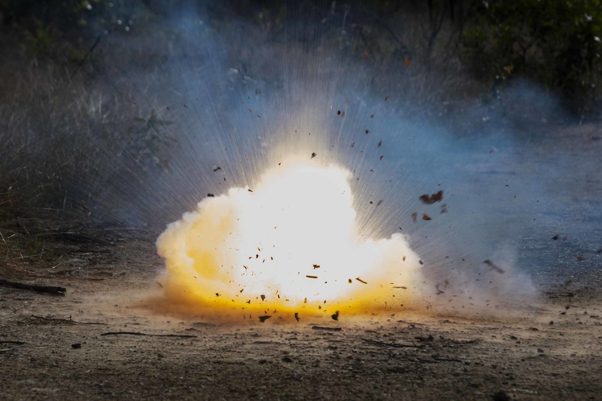 MRFDarwin's tweet photo. #ThrowbackThursday to a platoon live fire during #EXSouthernJackaroo, our first exercise of #MRFD2016 https://t.co/yxahfNlKVk