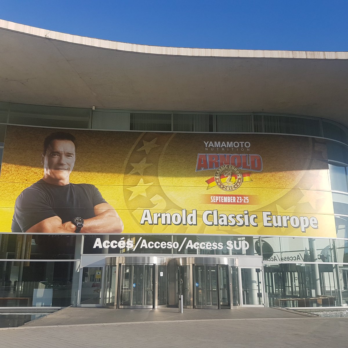 Gareth_Jones79's tweet photo. Shame I fly back tommorrow...look who's coming to where I am exhibiting at the moment @ttkear #ArnoldClassics @Schwarzenegger #bodybuilding https://t.co/8g0YDBA99V