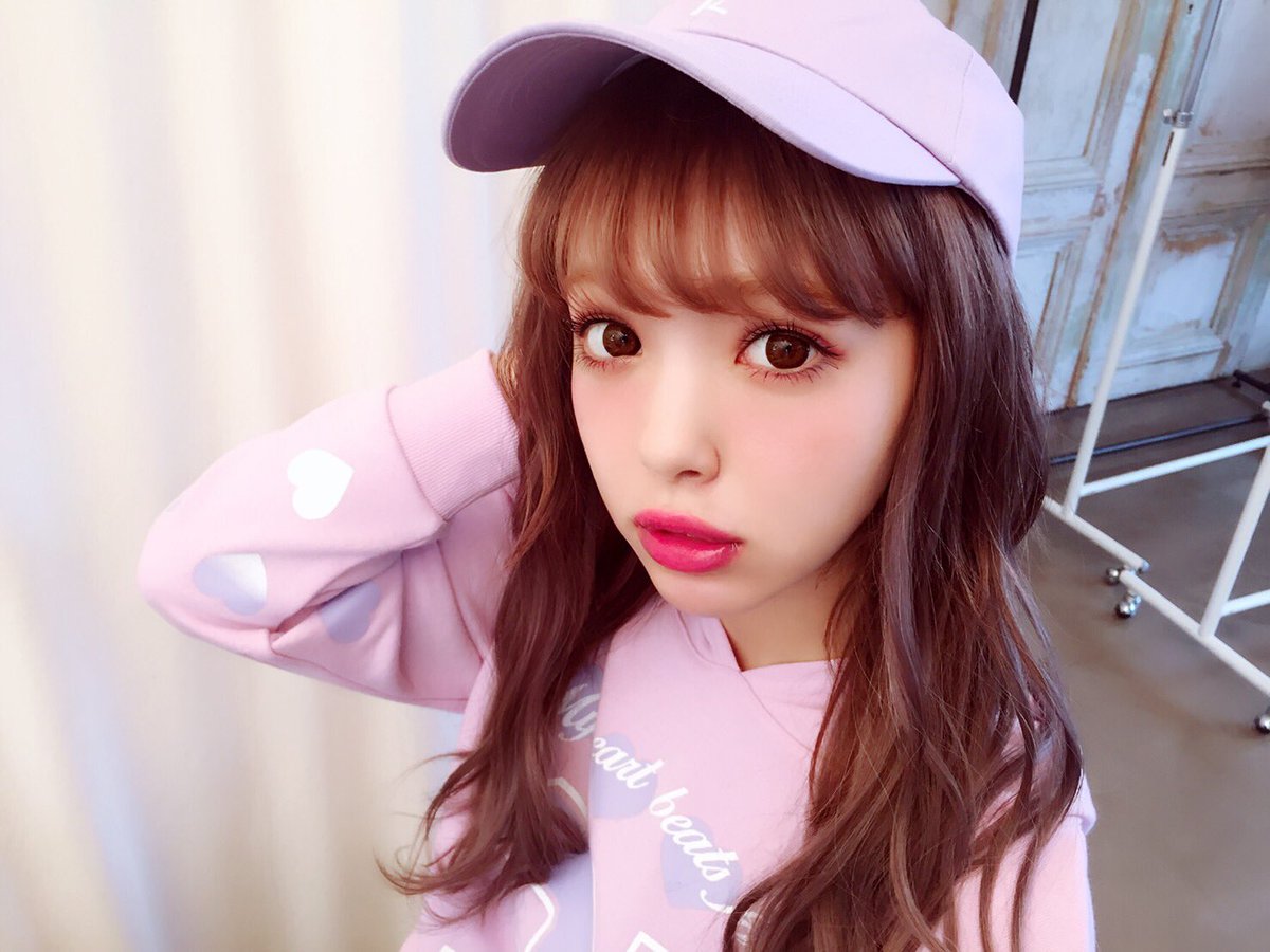 Twitter 上的 藤田 ニコル にこるん 今日の撮影ゆずちゃんにとってもらた 身長高め彼氏の目線 なにみてんだばかちん T Co 1ioydtmiec Twitter