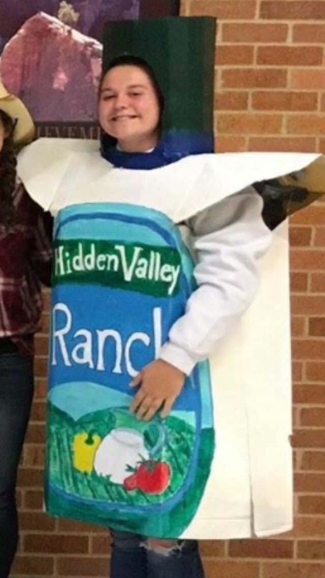 OhWowThatsAwk's tweet photo. when they tell you it's "ranch day" and you don't really get the memo https://t.co/IuImYnAfvd