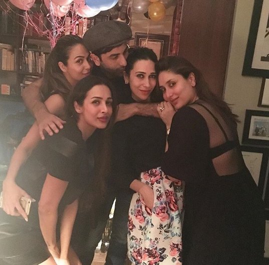 ZoomTV's tweet photo. Picture Perfect! - Kareena Kapoor Khan with Karisma Kapoor, Ranbir Kapoor, @amuarora and Malaika Arora at her birthday party last night https://t.co/gTQVJ7hA8G