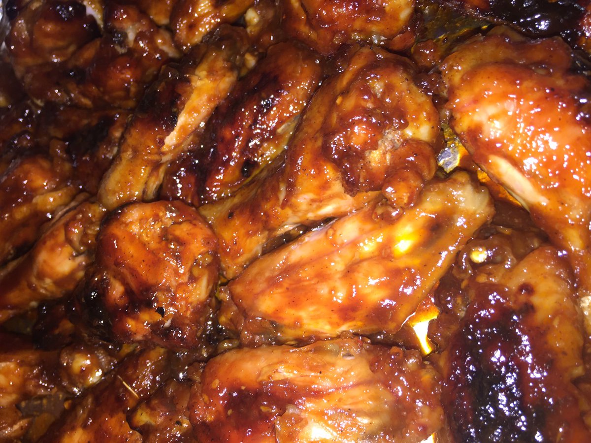 WeAreHangry's tweet photo. https://t.co/ZAGmqP8ZQ0 - hell yes #WingsOverWednesday #foodporn #foodie #food #BBQChicken #BBQ #yummy #life #love #hungry #yum #starving https://t.co/pybRXUvwMv