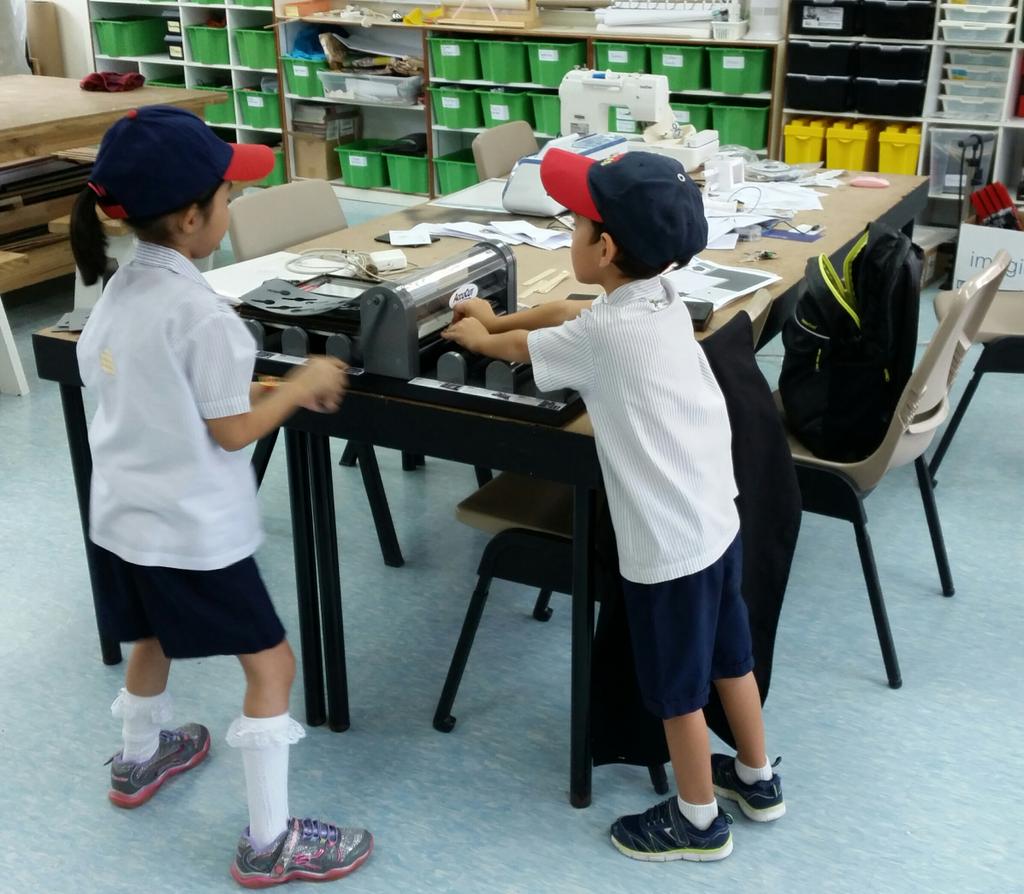 bensgalaxy's tweet photo. Grade one #makers using our new die cutter to make #strawbees during #makerlunch at #cistk #cisprimary https://t.co/gy4US2mvwz