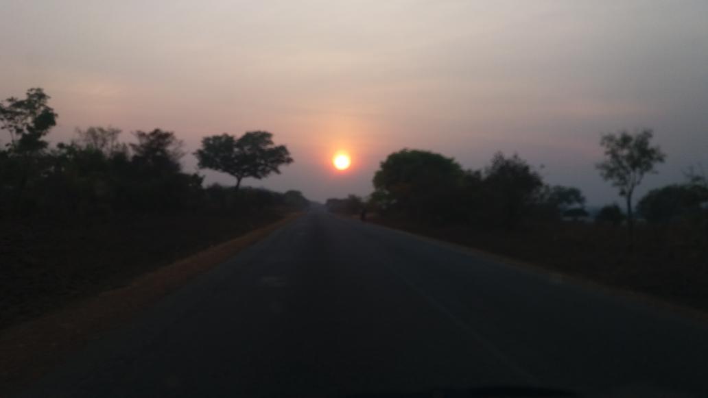JiltvSchayik's tweet photo. Early morning drive in #Malawi as we continue "The Road to Nairobi"! #RTNB2016 https://t.co/KQRyDdYQGV