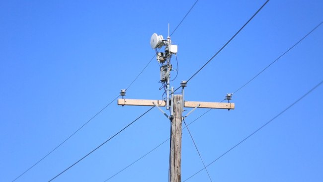 xataka's tweet photo. Internet inalámbrico multi-gigabit sobre el tendido eléctrico es el objetivo de AirGig https://t.co/NFoR0ptrsw https://t.co/280qq8X4Hh
