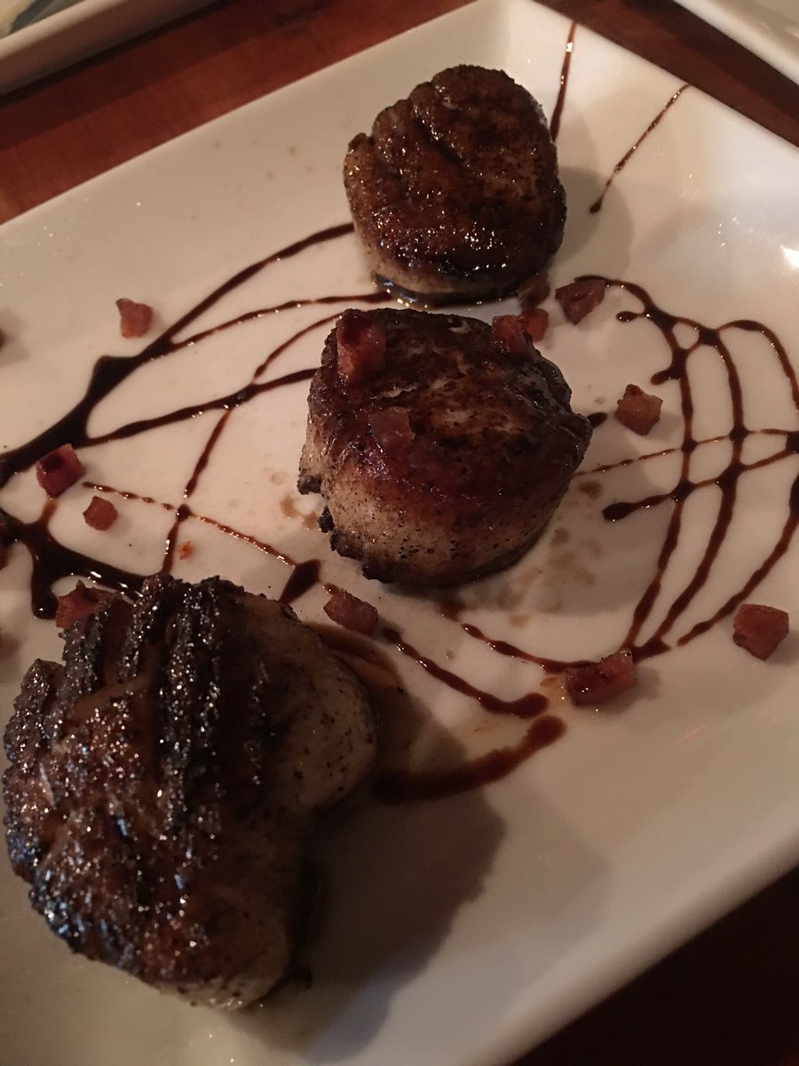 Whit_225's tweet photo. Never disappoints at @GouterBR! crab pizza,wild boar belly, nutty scallops, fat back,eggplant w/crab Augratin &amp;more! https://t.co/VyHJesqfTB
