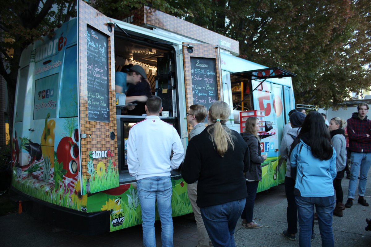 TRUSU15's tweet image. Food truck festival in full swing! Movie night starts at 7:30! #mytru #kamloops