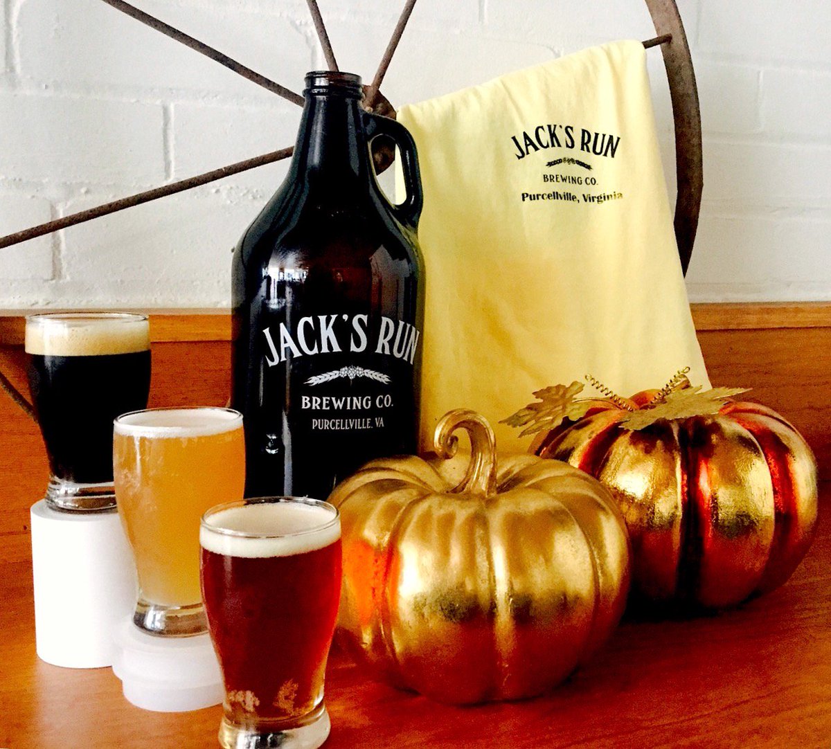 JacksRunBrewing's tweet photo. Happy first day of Fall! #cheers #virginiabreweries #saison #stout #IPA #virginiaisforbeerlovers #beer #fall #loveloudoun #locoaletrail https://t.co/2KPbOzeLoU