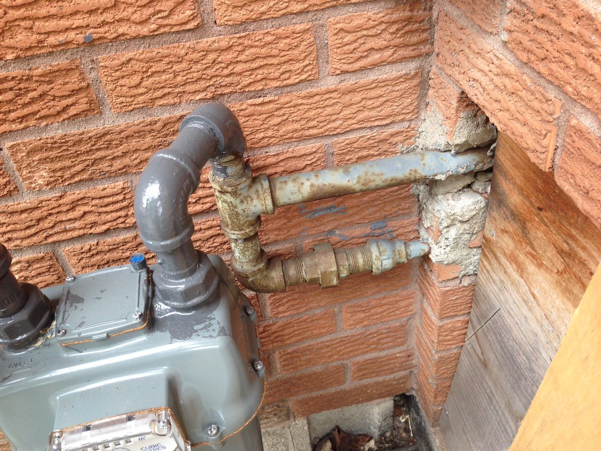 quickfasthvac's tweet image. That's an illegal #gas-piping job! #worstof #badinstall #bethehero  #Mississauga #Toronto #thesix