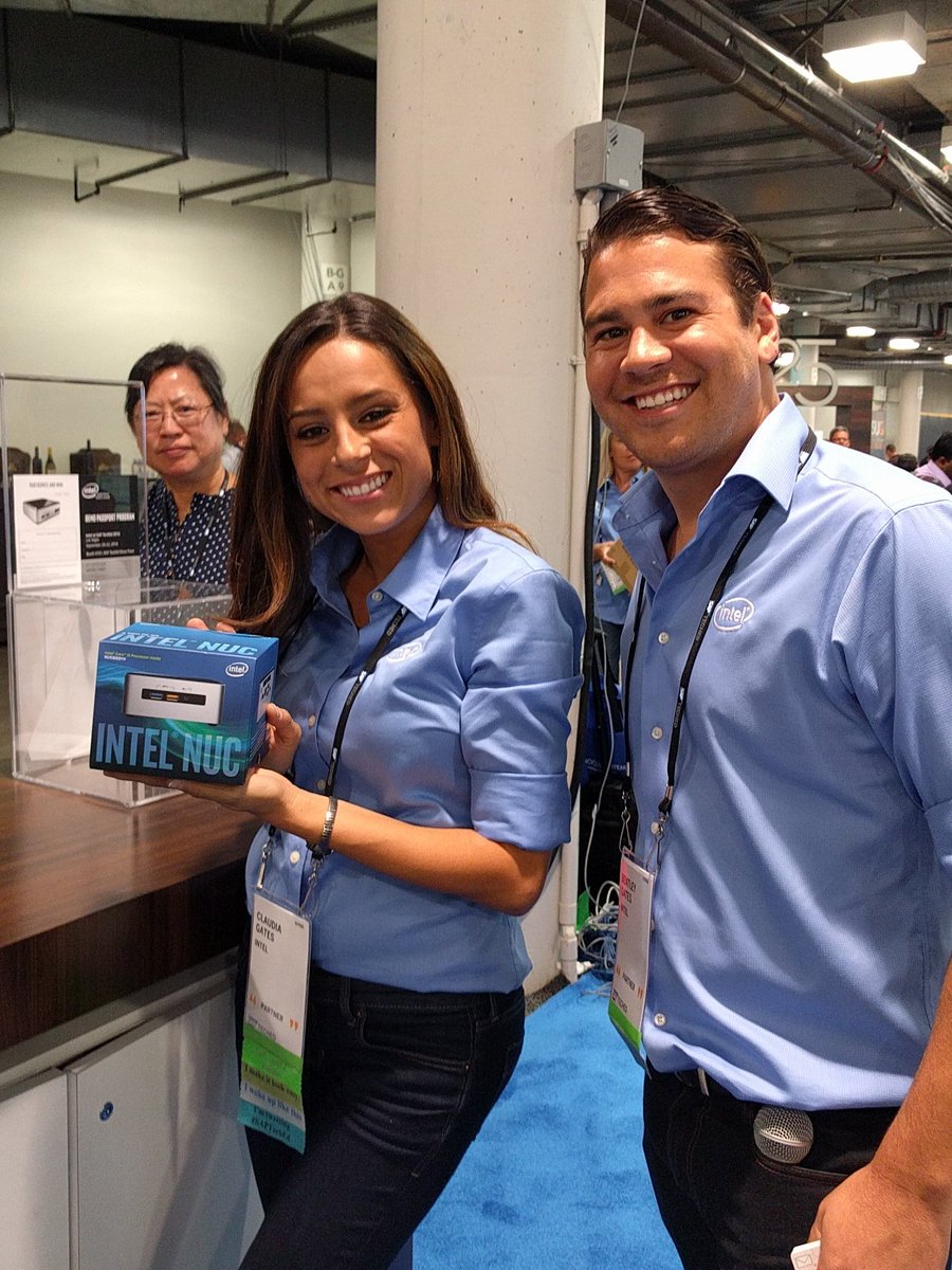 corejava2's tweet image. Hanging out with the awesome Intel people. #IntelSAPTechEd