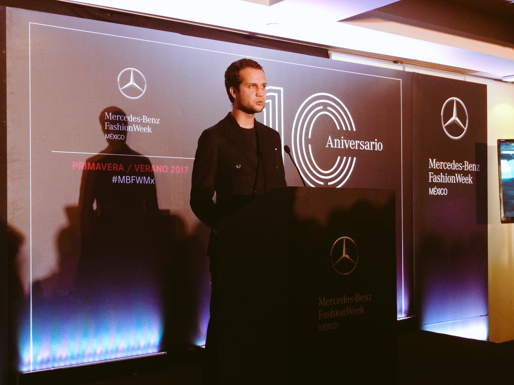 MercedesBenzMx's tweet photo. "Este es el momento de la moda en México, somos una plataforma con impacto mundial" @JohannMe #MBFWMx #CLARockStar https://t.co/c9KVGZNkfA