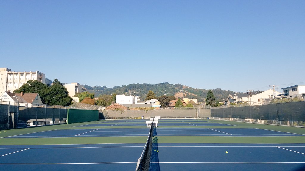 LiamDowd32's tweet photo. Working on some tennis #tennis #mhs #latin https://t.co/r1YOsyKN86