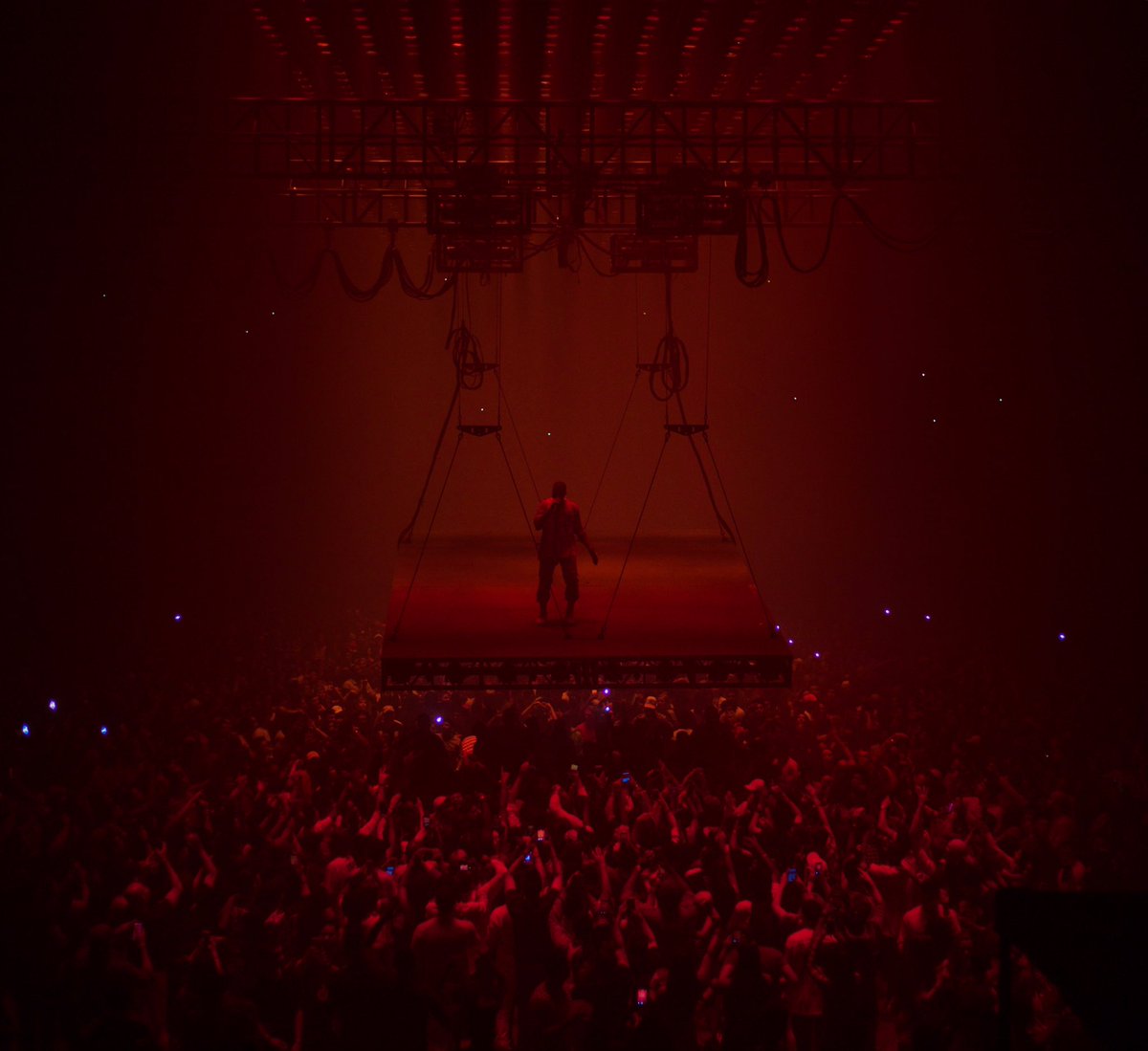 Distortedmatrix's tweet photo. This is a God dream✨ @kanyewest @TeamKanyeDaily | #SaintPabloTour #Houston | 09.20.2016 https://t.co/IwL7VW7hiF