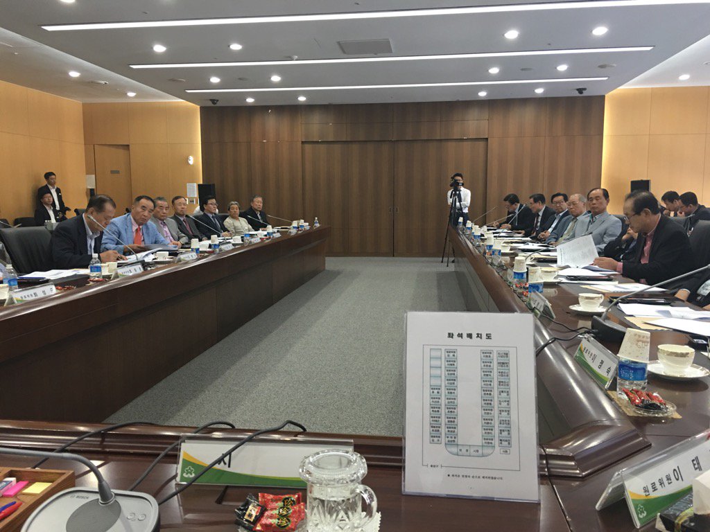 성남시 원로회의중입니다 
천문대를 만들자는 의견이 첫번째로 나왔는데, 좋은 의견이네요^^