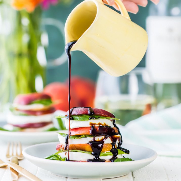 Peach Caprese Stacks with Honey Bourbon Balsamic Reduction thecookierookie.com/peach-caprese-…