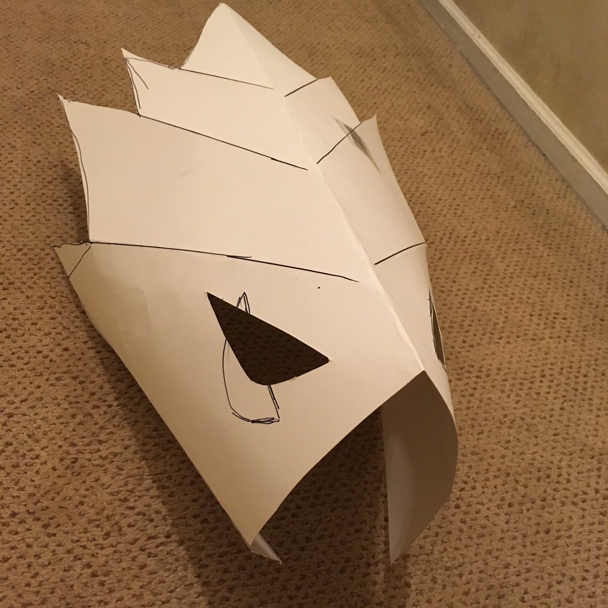 ChefBlackbeard's tweet photo. I THINK I finally have my helmet pattern done for my NYCC costume #WIP #notutorialsneeded https://t.co/ywxBDOvvdt