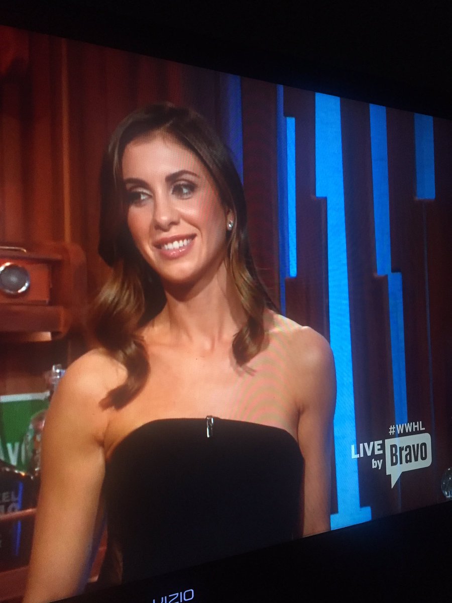 RyanReallyMeans's tweet photo. Happy Wife = Happy Life @EmiliaBechrakis https://t.co/DFqTuX6OvW