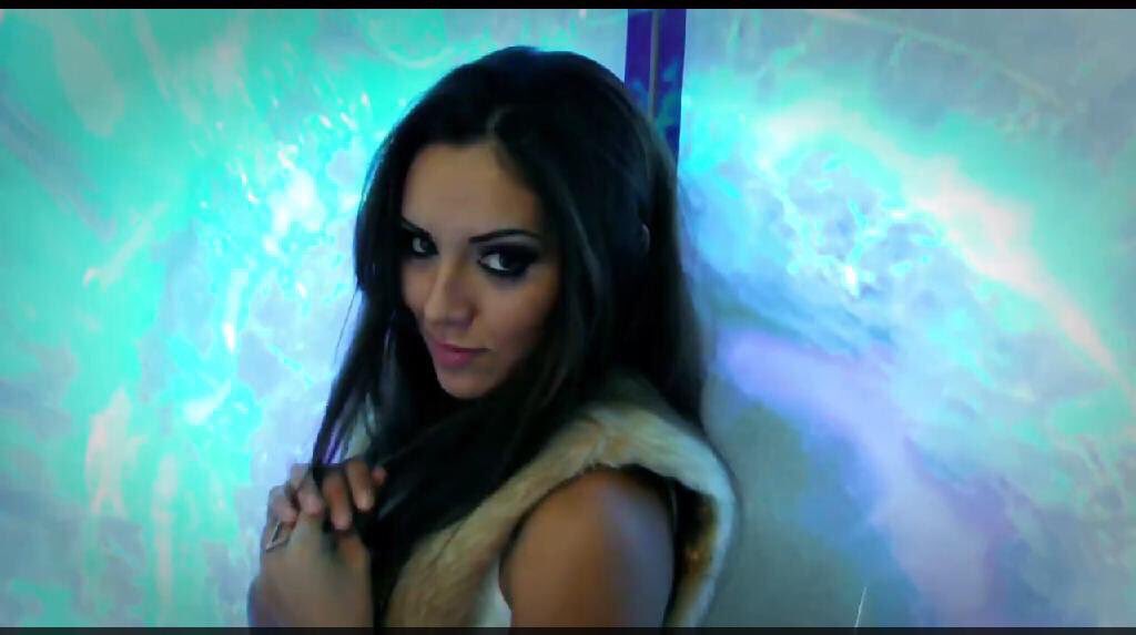 ShiraC_fan's tweet photo. Vídeo "Fucking Famous" UN AÑO CON SHIRA @shiracasar https://t.co/6Om40HclmV