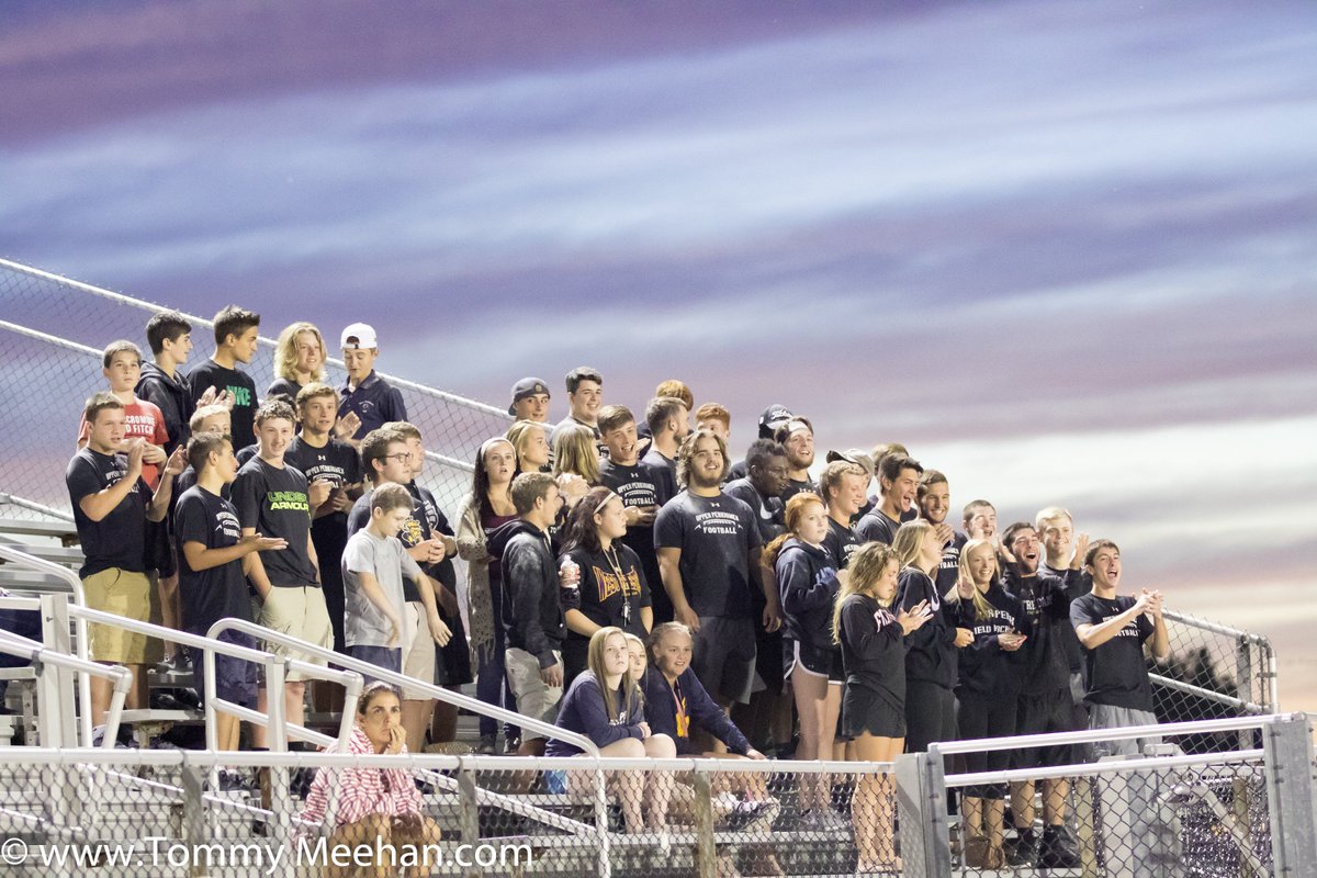 tommymeehan's tweet photo. Awesome Student Section at tonight's Upper Perk field hockey game. @UpperPerkFH, @PhilaFH, @TommyMeehan.com https://t.co/09nuL5tYeP