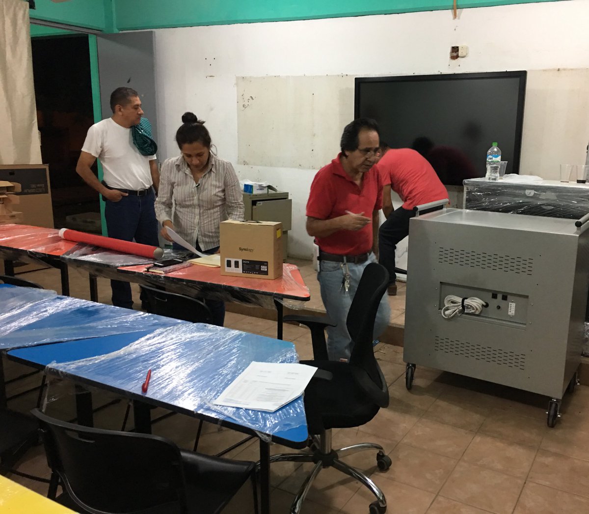 GRUPOEDUTECNO's tweet photo. La @UMSNHOficial apuesta por proyecto #aulamultimedia de nivel superior @MedardoSernaG @Silvano_A @GobMichoacan https://t.co/h9CbcwpjOb