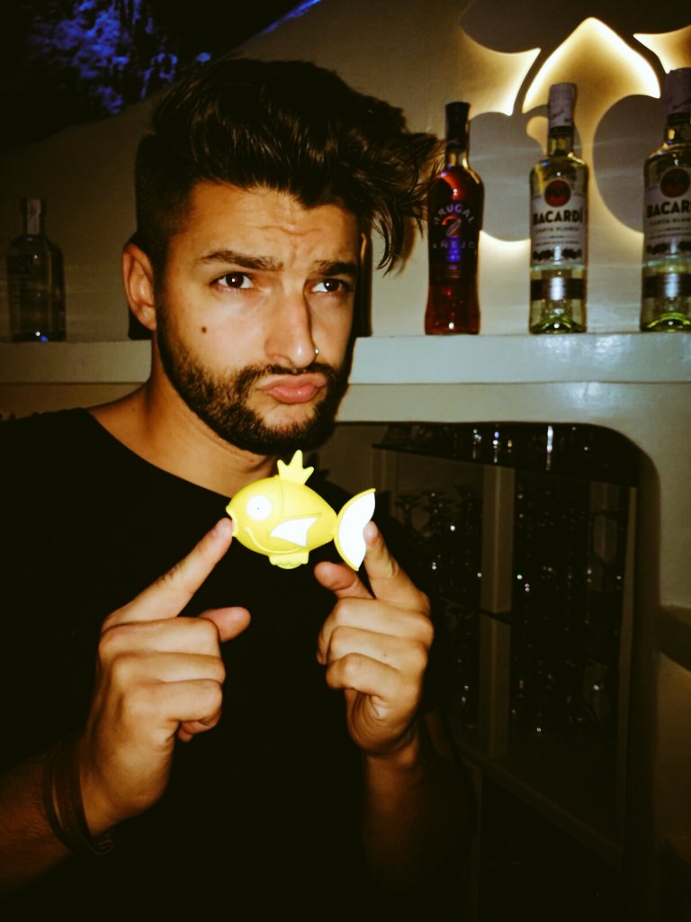 MatiasPExpress's tweet photo. Me ha tocado el MAGIKARP SHINY en el happymeal del mcdonals ¿ PUTO AMO ? El destino así lo ha querido, yo no lo pedí https://t.co/6ptdxVNnC8