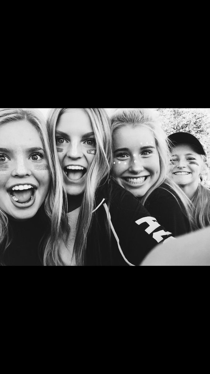 ashtonyates4's tweet photo. my friends and I as freshmen vs freshmen now https://t.co/LcbnHRMS1V
