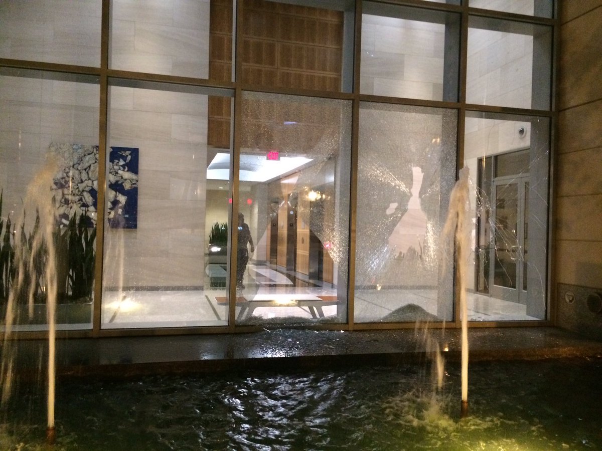 katieperalta's tweet photo. And here's a window at the @theobserver office https://t.co/ggAKUBKt2P