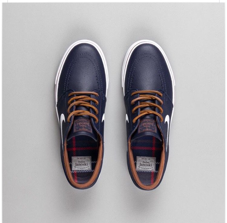 MarcSJ_'s tweet photo. @nikestore are you re-releasing the obsidian leather Janoski ? https://t.co/qwBv37EWyz