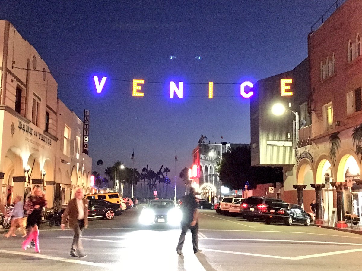 andrewth3third's tweet photo. Beautiful Summer Night Strolls in #VeniceBeach #LosAngeles ✨✨ https://t.co/oSEpDLaTq6