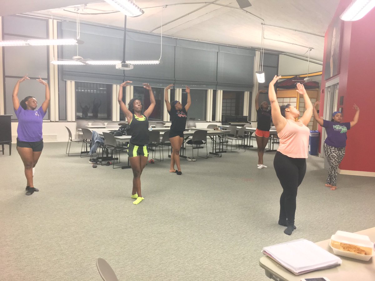 NOIRDance's tweet photo. Second technique night with our guest choreographer Alaina!! 👯💃 #NOIRDanceTroupe #RockRockinIt https://t.co/2Zk8yPcA2N