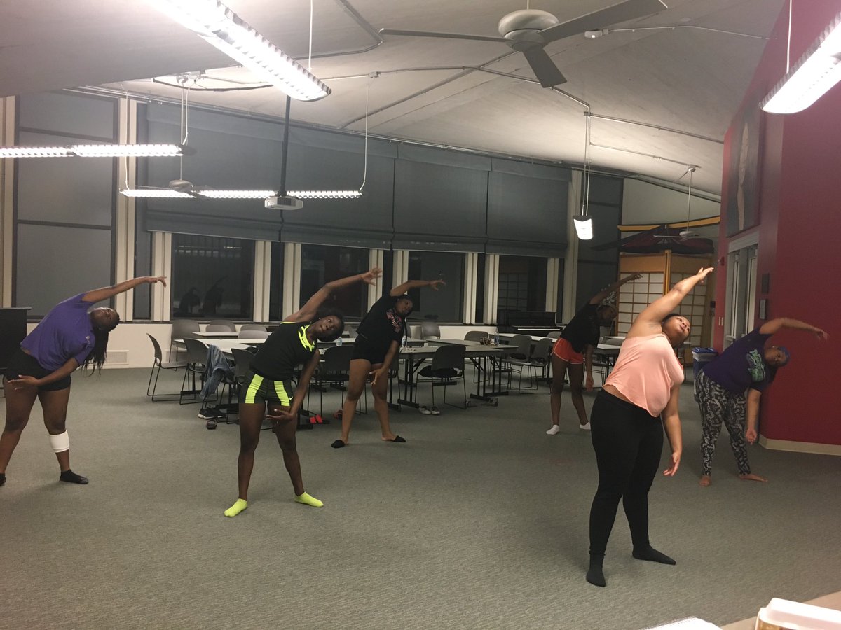 NOIRDance's tweet photo. Second technique night with our guest choreographer Alaina!! 👯💃 #NOIRDanceTroupe #RockRockinIt https://t.co/2Zk8yPcA2N
