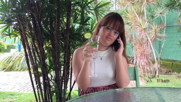 bbcbrasil's tweet photo. #VÍDEO 'Vou ficar bem famosa, você vai ver': a 1ª youtuber brasileira com síndrome de Down https://t.co/G9oihPW3T7 https://t.co/W1l3BKyG0r