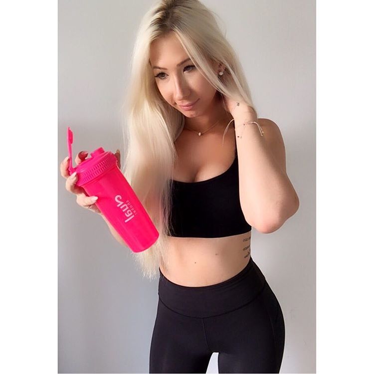 dualshaker's tweet photo. https://t.co/Ja4wO6lHYr considers the DualShaker as one of her best companions. Do you feel the same? #2ual https://t.co/CLrgqBbo16